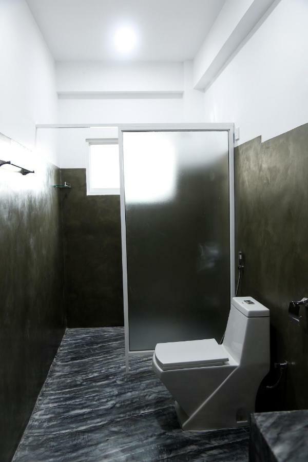 4 Aces Hotel *