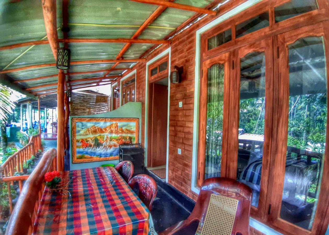 Cozy Waterfall Road Hotel *