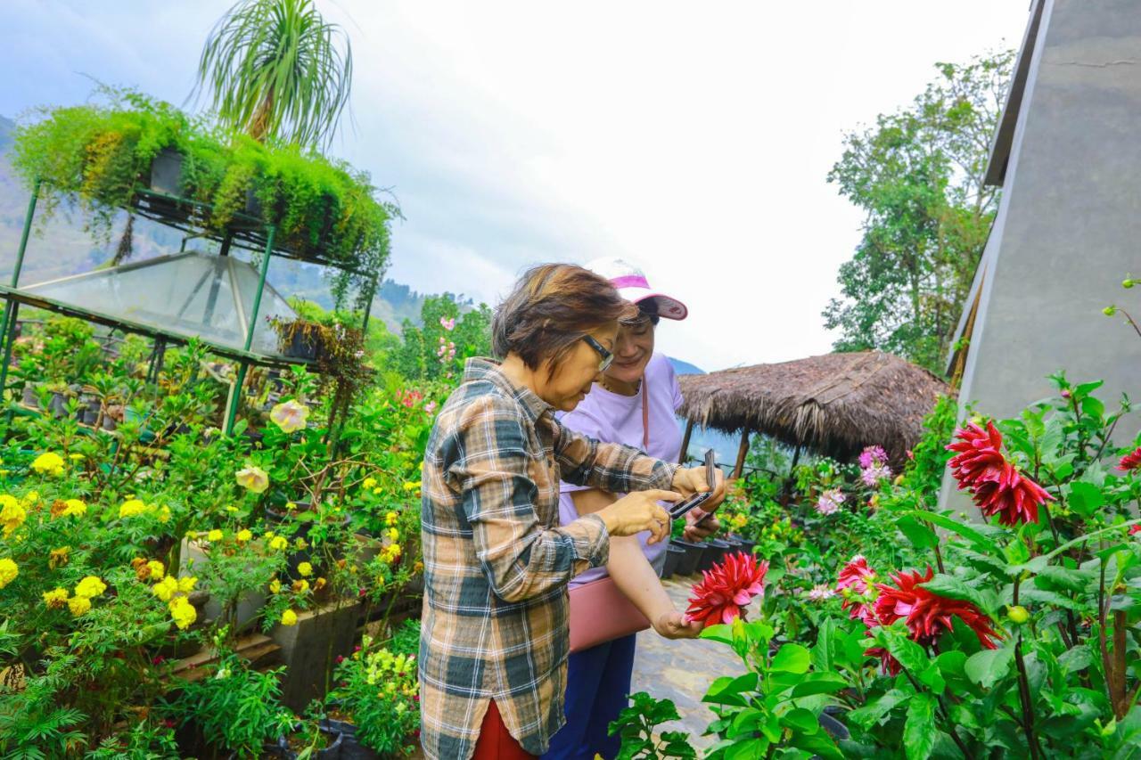 Flower Garden Hotel