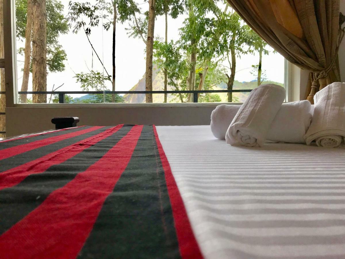 Shades Hotel