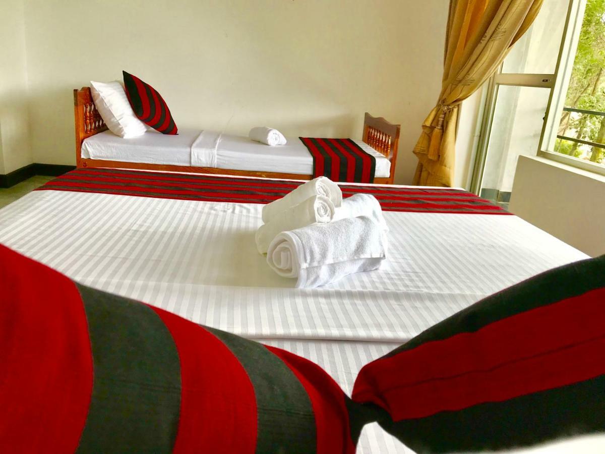 Hotel Shades 2*