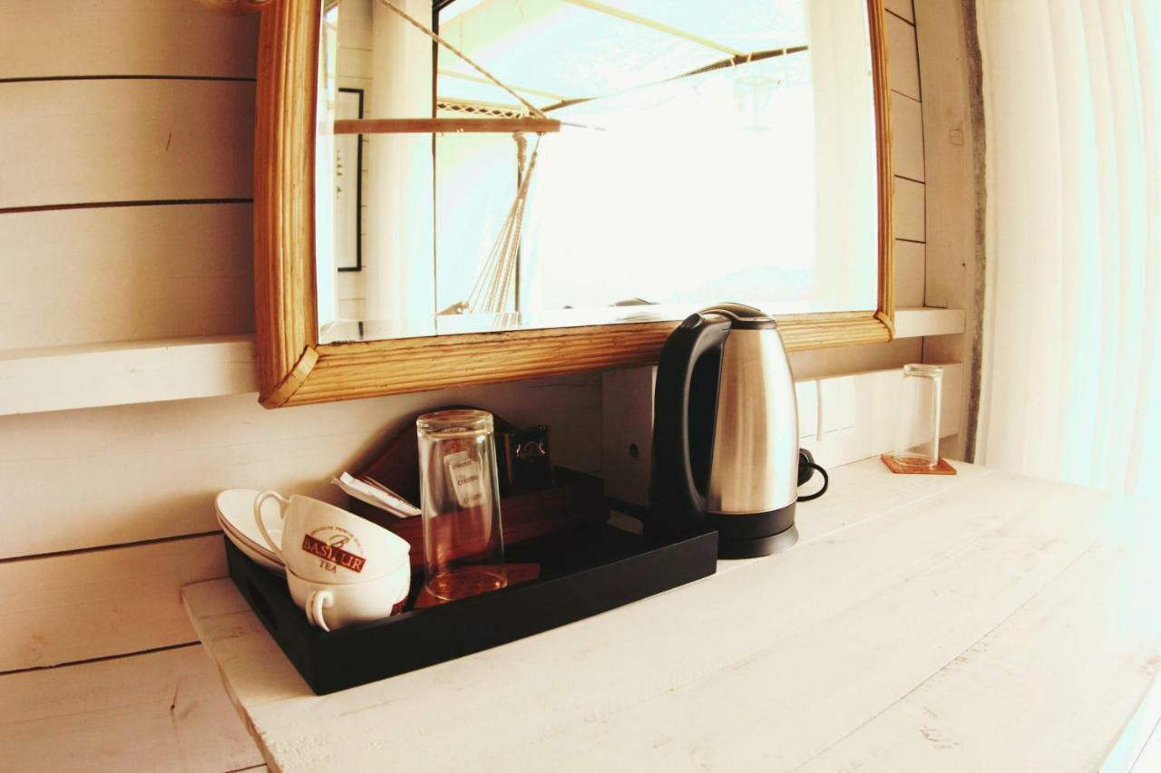 The Hideoutella Wood Cabins Luxury tent