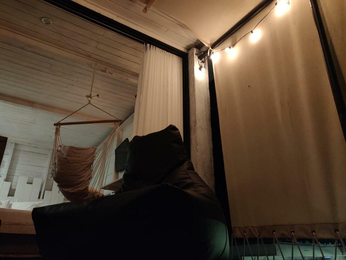 The Hideoutella Wood Cabins Luxury tent