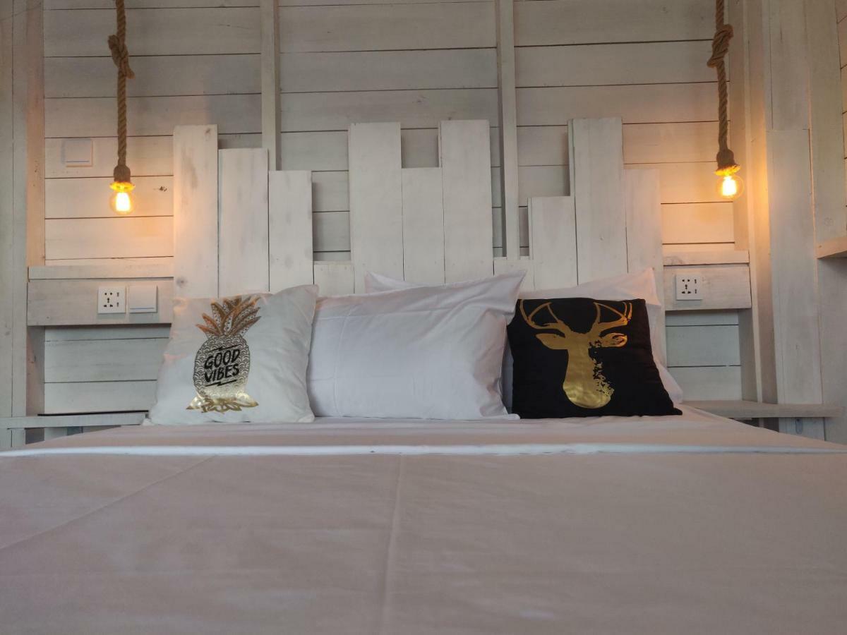 Luxury tent The Hideoutella Wood Cabins