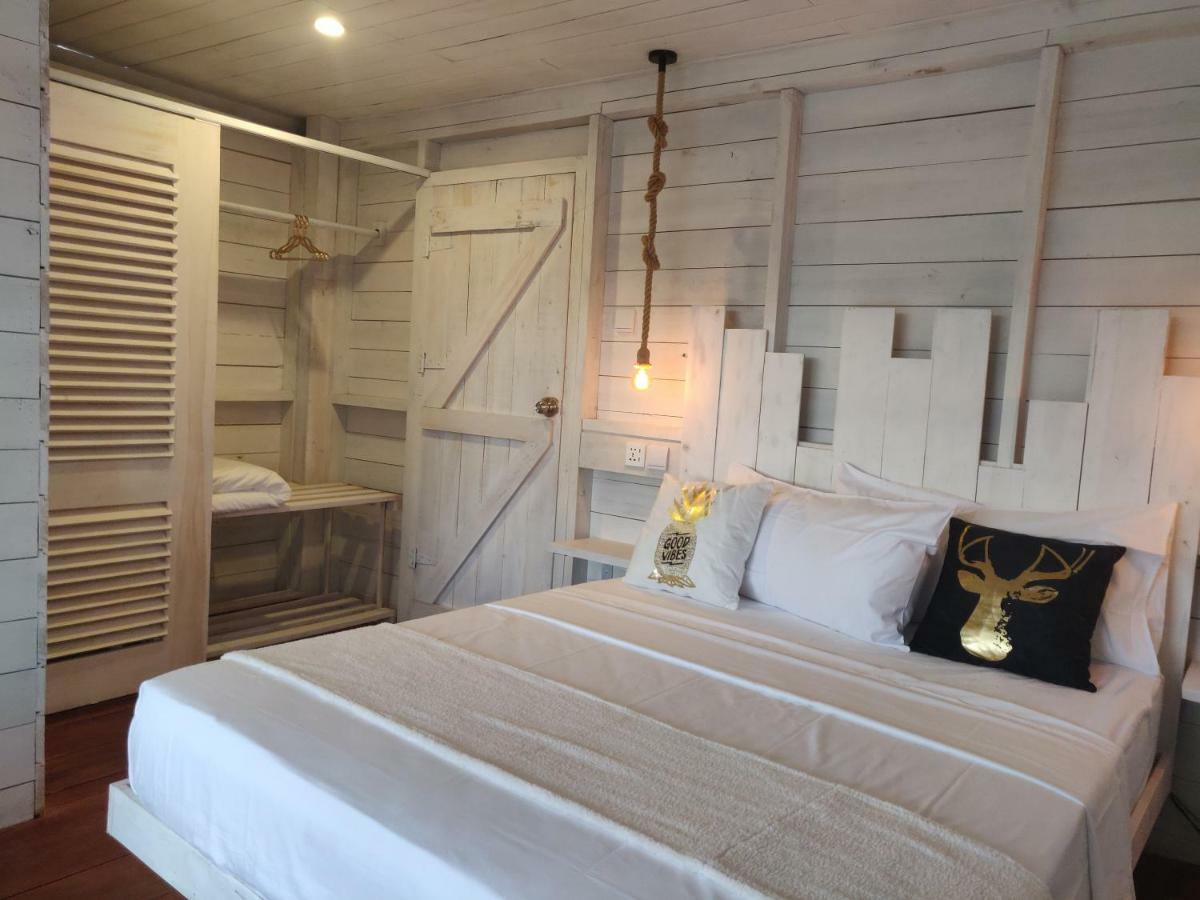 The Hideoutella Wood Cabins * Ella