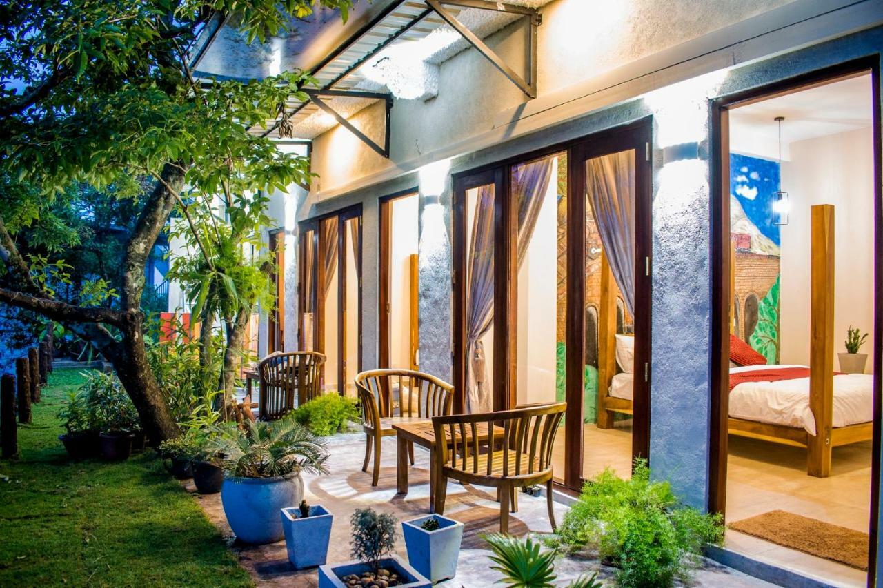 Hotel Eminence Shire *
