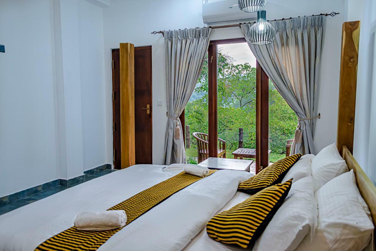 Hotel Eminence Shire