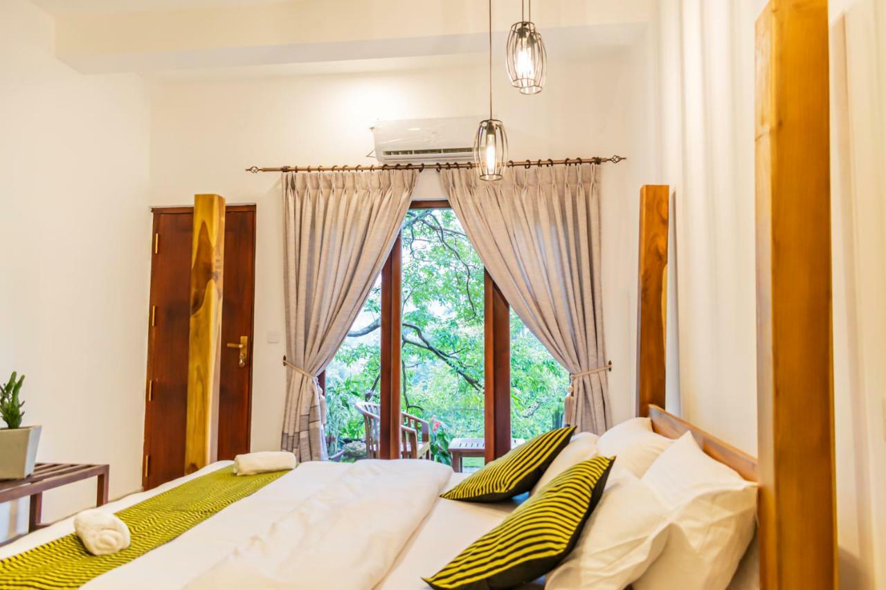 Eminence Shire Hotel *