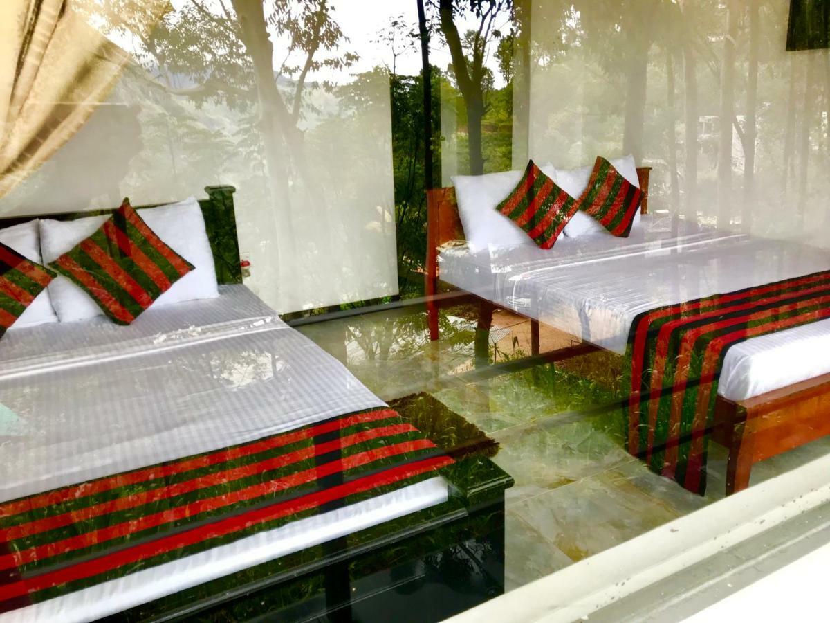 Shades Hotel