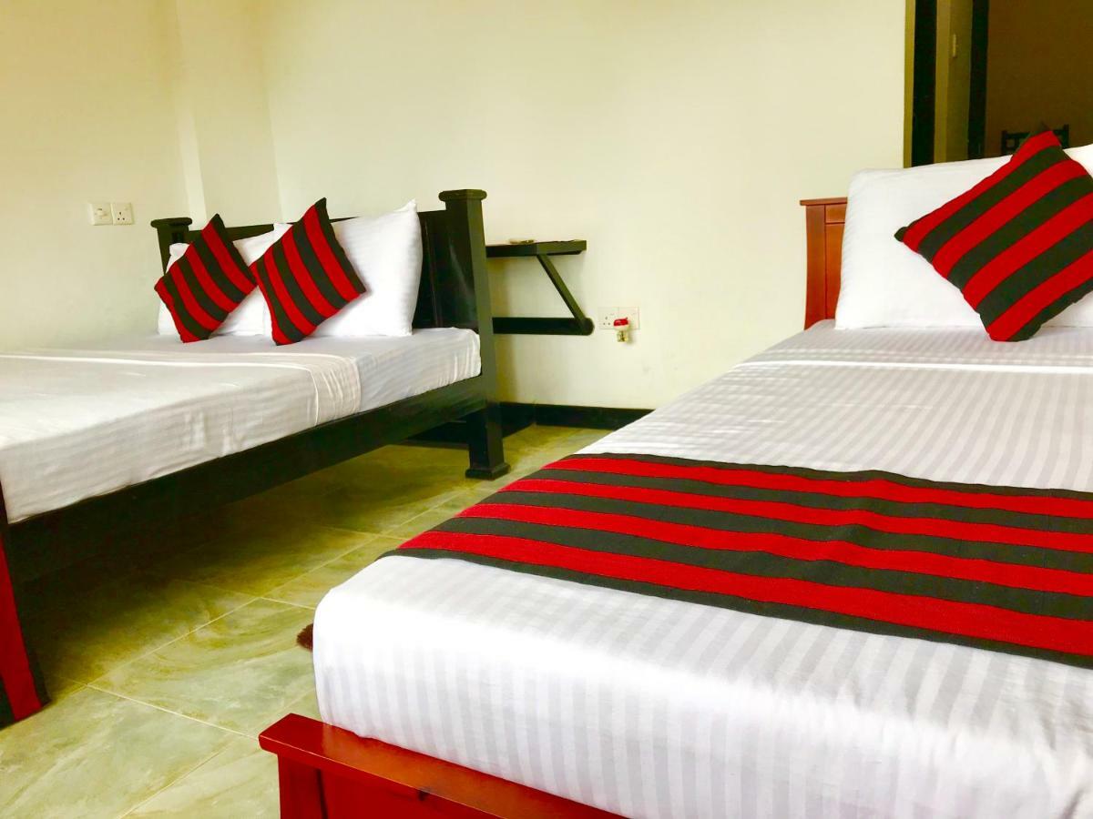 Shades Hotel 2*