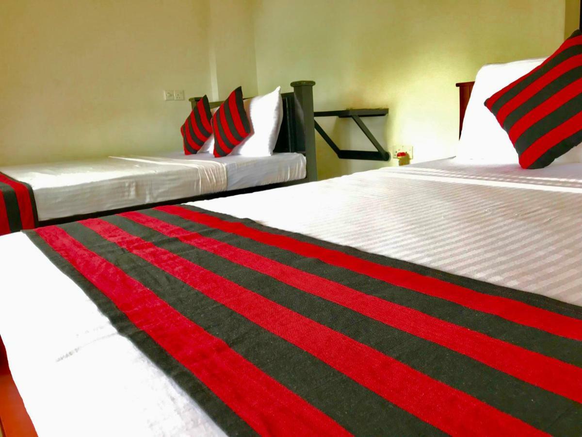 Shades Hotel 2*