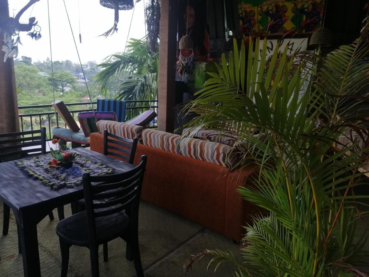 Tiki Bar Hostel *