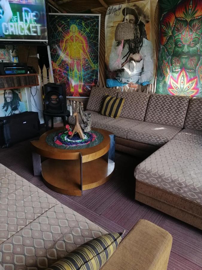 Hostel Tiki Bar Ella