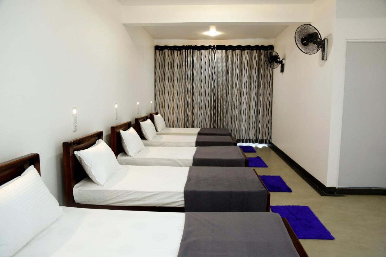 4 Aces Hotel *