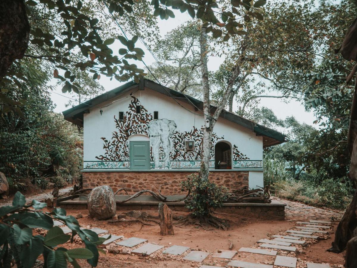 Arawe Retreat * Ella